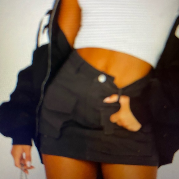 Women’s WhiteFox cargo skirt. NWT. Size Large. Charcoal color. - Picture 2 of 6